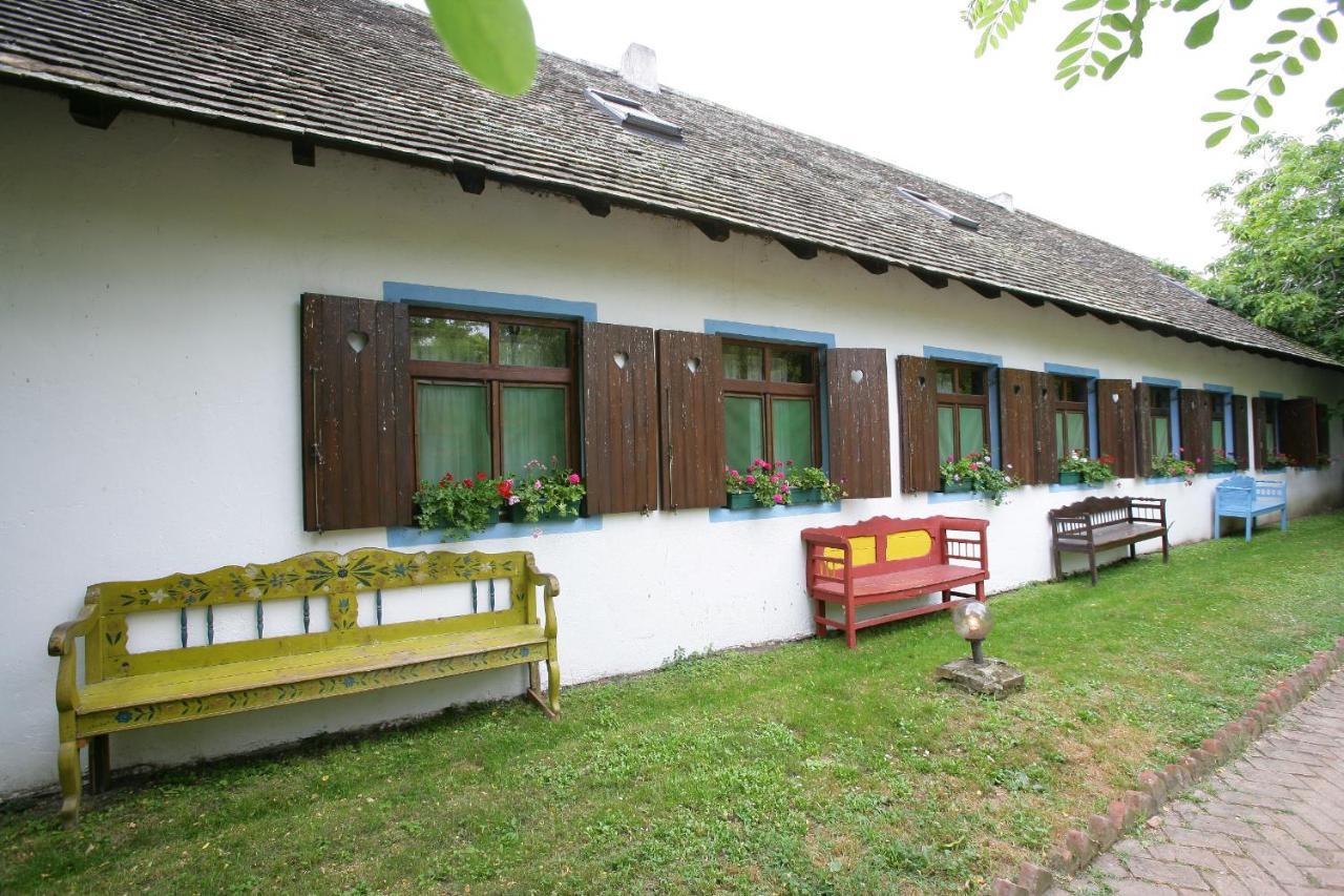Salas 137 Cenej Exterior photo